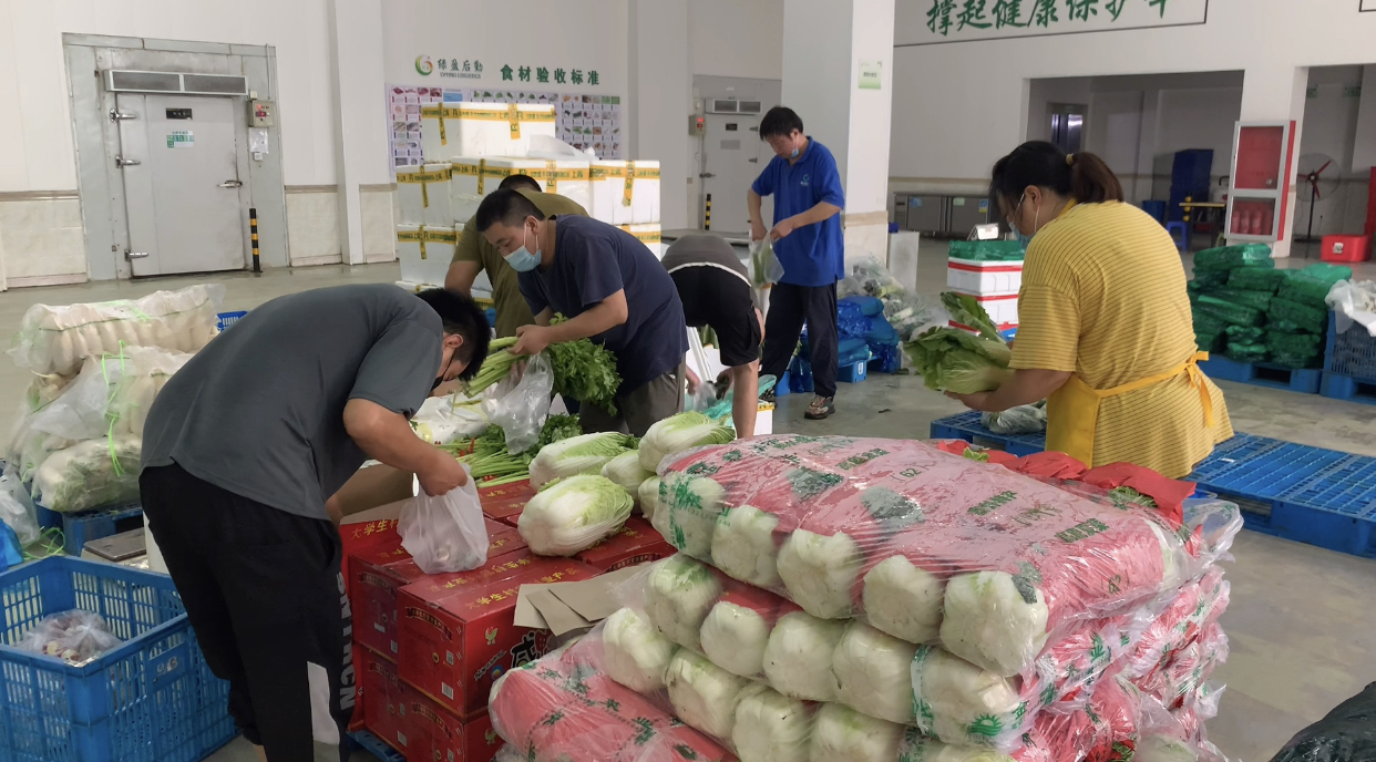 爱心企业购置150份蔬菜支援白峰蒋岙村